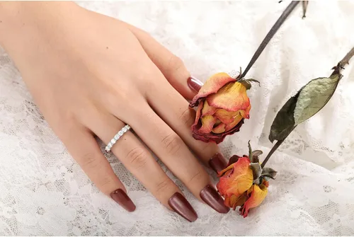 Vista 6 de IRROYA Anillos de boda de moissanita genuina para mujer, 7 piedras, corte redondo, 0.70 quilates, anillos de boda de moissanita para mujer, chapados