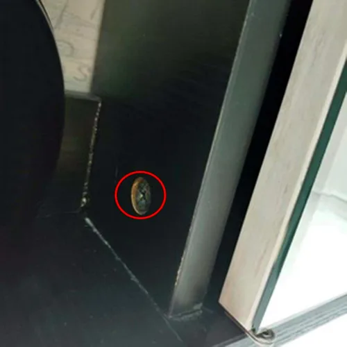 Vista 6 de Adhesivos autoadhesivos para agujeros de tornillo, 2 mesas 140 en 1, tapas autoadhesivas para tornillos a prueba de polvo, 0.472 in, color negro