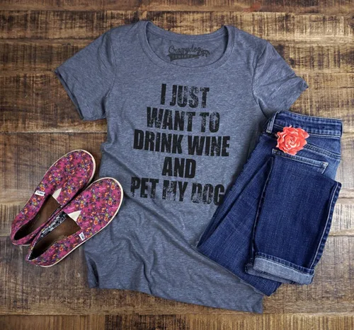 Vista 3 de Camiseta para mujer con texto en inglés "I Just Want to Drink Wine and Pet My Dog", divertida camiseta para amantes del cachorro, Vino