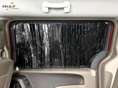 Vista 2 de Protector Solar a Medida para Ventanas Traseras Laterales de 2ª Fila (2 piezas) para 2008 2009 2010 2011 2012 2013 2014 2015 2016 2017 2018 Chrysler