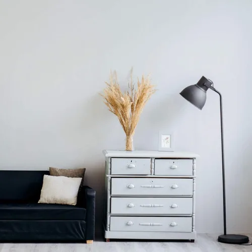 Vista 4 de Amazon Basics - Bombillas LED A19 de 75 vatios equivalente, luz blanca de día (5000K), 12W de eficiencia energética, no regulable, vida útil