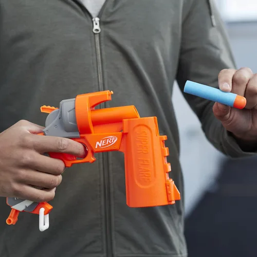 Vista 6 de Nerf Fortnite Flare Dart Blaster, carga de dardos abiertos, incluye 3 mega dardos que silban a través del aire, mango de cebado desplegable