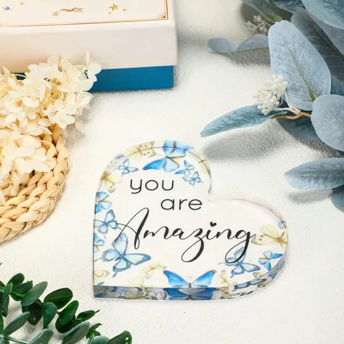 Vista 3 de Yulejo - Regalo inspirador de mariposa con texto en inglés «You Are Amazing Love», decoración de mariposa con forma de corazón de acrílico