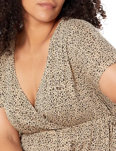 Vista 3 de Tienda Essentials Surplice Vestido de mujer, disponible en talla extragrande