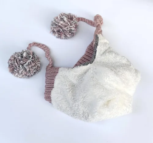 Vista 2 de HUAMULAN Gorro de invierno para mujer, con orejeras, con solapas, sherpa, esquí, nieve, forro polar, 3 pompones