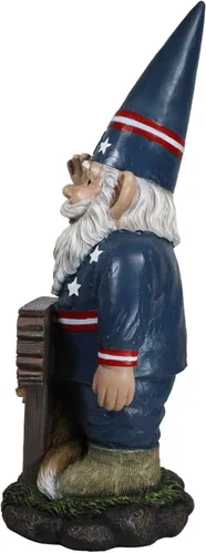 Vista 2 de Ebros Gift Gnomo patriótico de Estados Unidos de 17 pulgadas de alto con ardilla de mascota en estatua de saludo militar con apoyo de nuestras