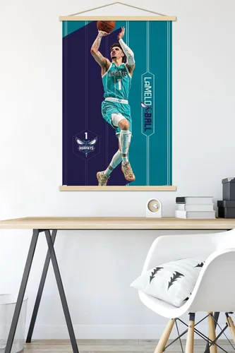 Vista 5 de Trends International NBA Charlotte Hornets - Póster de pared LaMelo Ball 23, 22.37 x 34.00 pulgadas, paquete de impresión premium y colgador