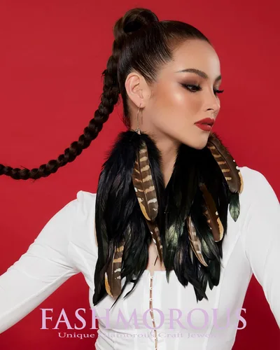 Vista 2 de FASHMOROUS - Pendientes de plumas negras para mujer, aretes de plumas para mujer, aretes de plumas negras para mujer
