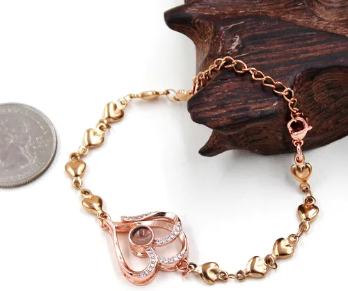 Vista 4 de Pulsera de cadena de corazón personalizada con texto en inglés "I Love You in 100 Language", regalos para mamá, esposa, novia