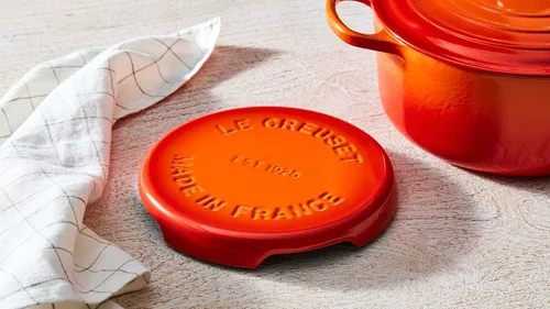Vista 5 de Le Creuset - Trivet de hierro fundido esmaltado Signature, 8.8 pulgadas, alcachofa