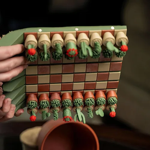 Vista 4 de Cactus Chess Set, 3D Printed Magnetic Chess Board, Roll Up Portable Travel Set, Easy Storage Novelty Chess Gift for Plant Lovers（Brown）