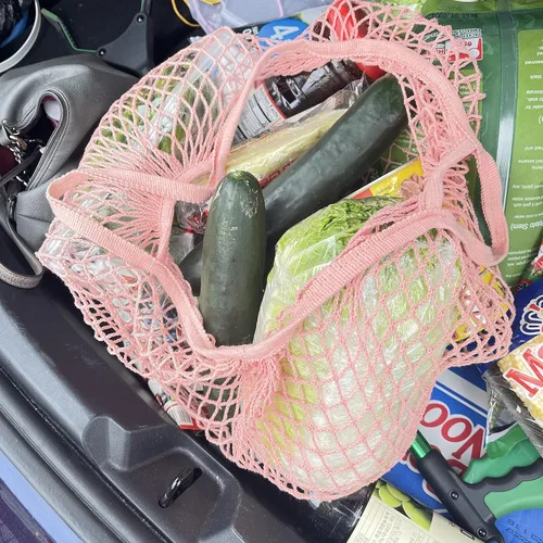 Vista 4 de Bolsa de red de malla con bolsa larga con asa de hombro, estirable y reutilizable para compras de comestibles, almacenamiento de juguetes de playa