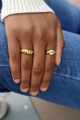 Vista 3 de Anillo de cúpula de baguette Anillo de cúpula de oro con circonita cúbica Banda gruesa apilable de circonita cúbica