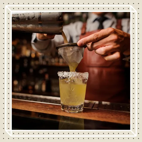 Vista 4 de Finest Call Mezcla de bebida agria de jugo de lima premium, botella de 1 litro (33.8 onzas líquidas), paquete de 3 Lemon, Lime Blend With Cane