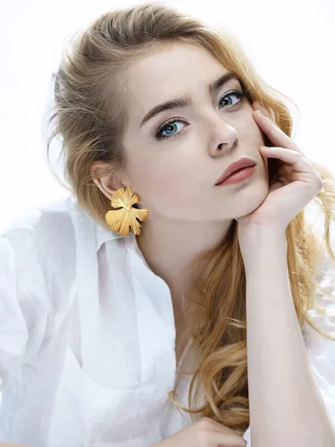 Vista 5 de 6 pares de aretes dorados para mujeres y niñas, aretes geométricos grandes dorados tejidos trenzados de hoja de ginkgo para regalos de joyería