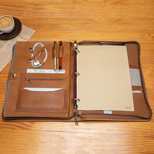 Vista 2 de YIWEN Portafolio de cuero genuino hecho a mano, portafolio con cremallera y carpeta de 3 anillos, organizador profesional de negocios, carpeta
