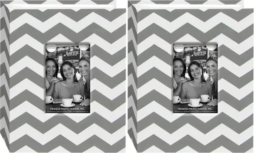 Vista 4 de Pioneer Photo Albums CHEV-100 Álbum de fotos con marco de tela Chevron con 100 bolsillos, 4 x 6, gris/blanco