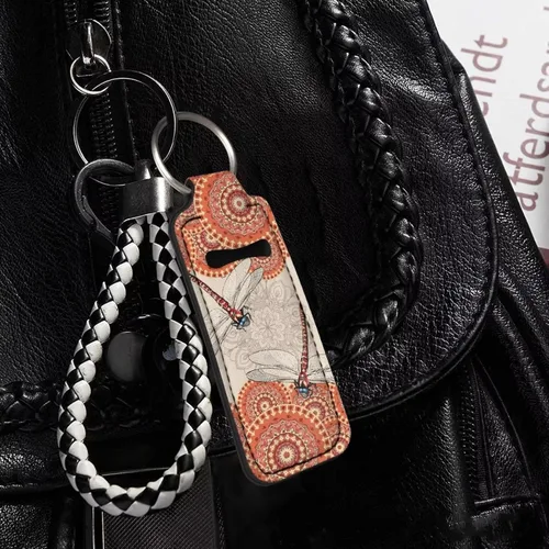 Vista 3 de doginthehole Chapstick - Llavero con clip y funda de neopreno para bálsamo labial