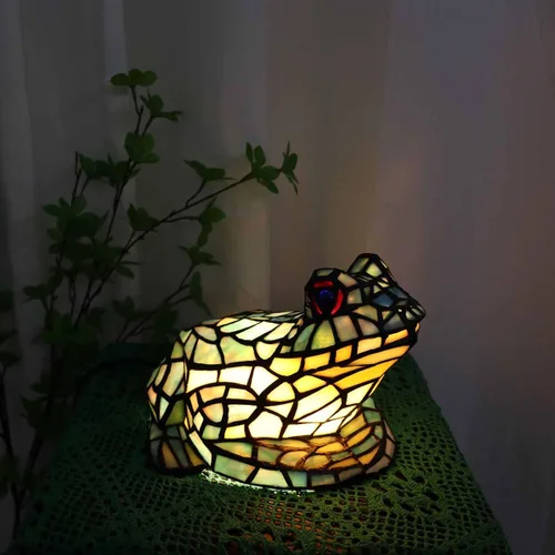 Vista 3 de Bieye L10829 Lámpara de Mesa de Rana Estilo Tiffany Vidrio Manchado Luz de Acento Nocturna para Decoración del Hogar Guardería Mesita de Noche