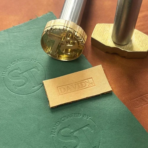 Vista 7 de XRLSG - Sello de grabado en relieve de cuero personalizado de latón con texto de logotipo, martillo prensa herramienta de artesanía en cuero, regalo