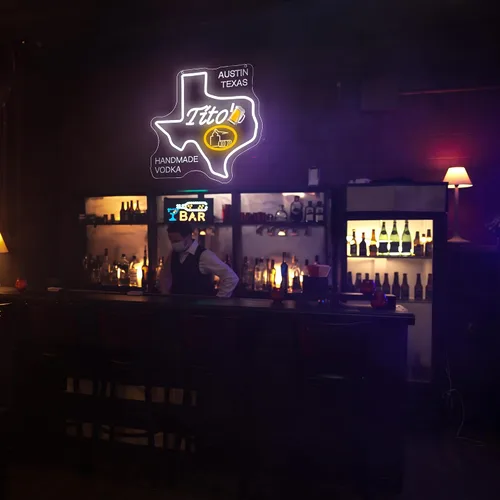 Vista 6 de Letrero de neón de vodka hecho a mano para decoración de pared, barra de cerveza, acrílico, alimentado por USB, decoración de pared, letrero