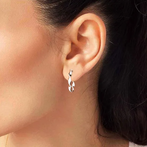 Vista 4 de DECADENCE Aretes de aro de plata de ley con borde de corte de diamante pulido para mujer, aretes de aro redondos de 0.16 x 0.98 pulgadas Cierre