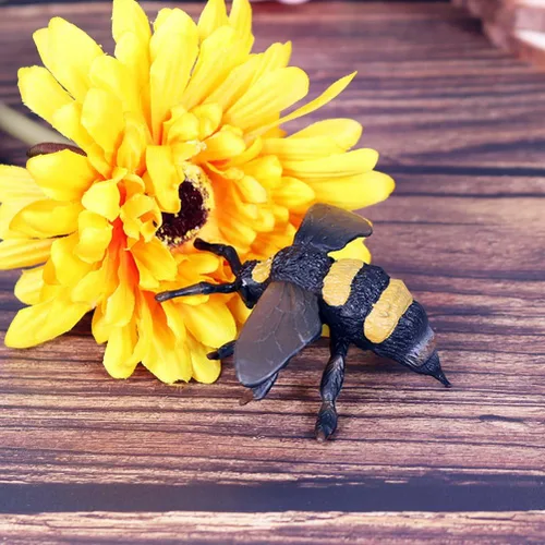 Vista 6 de 8 figuras realistas de insectos de plástico surtidas, caja de arena realista de 4 pulgadas, mariposa, abeja, mariquita, saltamontes, mantis, Uang