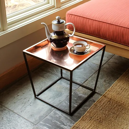 Vista 3 de Achla Designs Soporte para plantas Arne, 14" de alto con bandeja de cobre