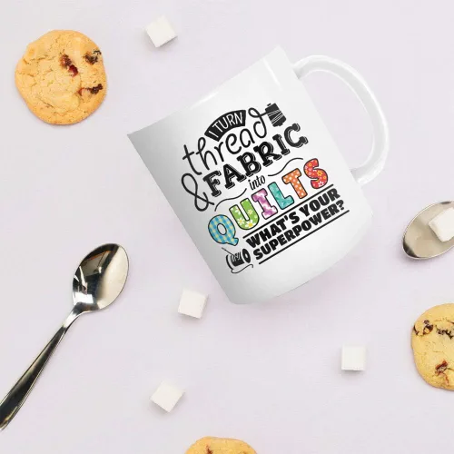 Vista 4 de Taza de café con texto en inglés "I Turn Fabric and Thread Into Quilts What's Superpower", ideal para regalos de cumpleaños, 11 onzas