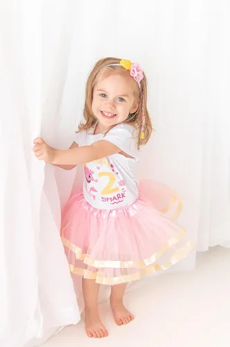 Vista 21 de Luke and Lulu Traje de cumpleaños para niña, diseño de tiburón - 2º cumpleaños niña
