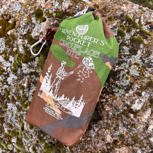 Vista 3 de Cometa de camuflaje de bolsillo, versión plegable de bolsillo con bolsa de almacenamiento y clip de mosquetón, cometa de nailon fácil de volar