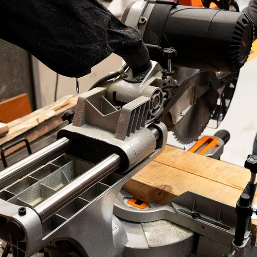Vista 10 de TRUPER SINCO-12X Sierra ingletadora compuesta de doble bisel de 12 pulgadas con línea láser, 2 3/4 HP (hoja de sierra de madera incluida)