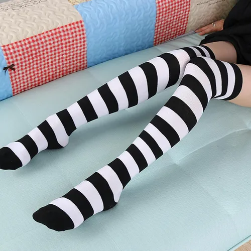Vista 3 de TOMORI Calcetines largos por encima de la rodilla para mujer, con rayas largas hasta el muslo, casuales, elegantes, calcetines de tubo