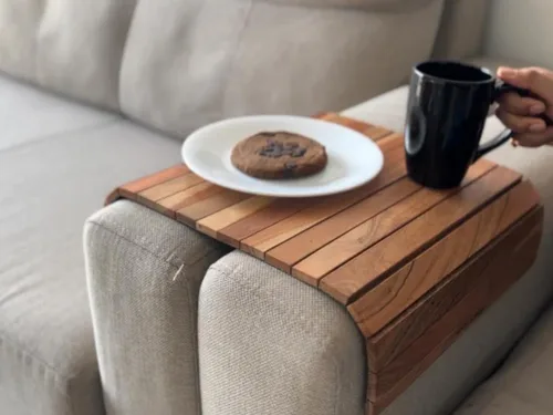 Vista 8 de Vesta Homes Bandeja para reposabrazos de sofá, madera de acacia premium, bandeja de sofá flexible y plegable, mesa de brazo y reposabrazos, adecuada