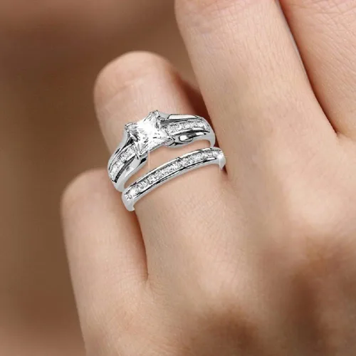 Vista 4 de Juego de anillos nupciales de plata de ley 925 de 3 quilates con circonita cúbica de corte princesa para mujer