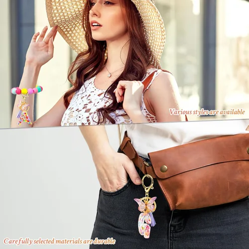 Vista 3 de SIGZKK Llavero con letra inicial de mariposa morada con borla para niñas y mujeres, llavero de corazón para mochila, cartera escolar, bolso