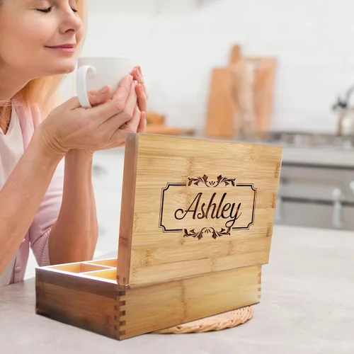 Vista 4 de My Personal Memories Caja de té de madera personalizada, organizador de almacenamiento y soporte para bolsa de té, regalo grabado para inauguración