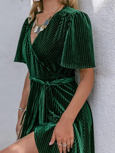 Vista 6 de BerryGo Vestido semiformal de terciopelo con cuello en V para mujer, vestido largo de cóctel para invitados de boda