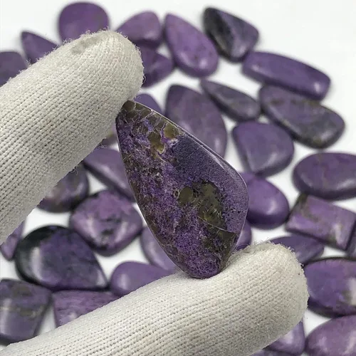 Vista 4 de Lote de cabujón suelto de piedras preciosas puritas moradas naturales de 100 unidades para la fabricación de joyas, 3-4 unidades., Gema, Purpurita