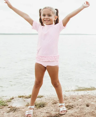 Vista 2 de RuffleButts - Conjunto de traje de baño de manga corta para bebé o niña con protección solar UPF 50+