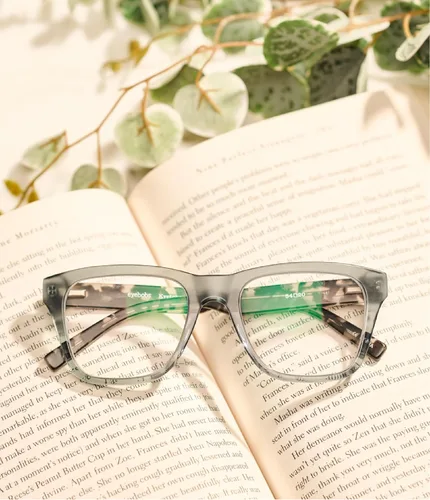 Vista 5 de eyebobs Kvetcher Wide Traditional and Blue Light Reading Glasses Negro exterior y mosaico