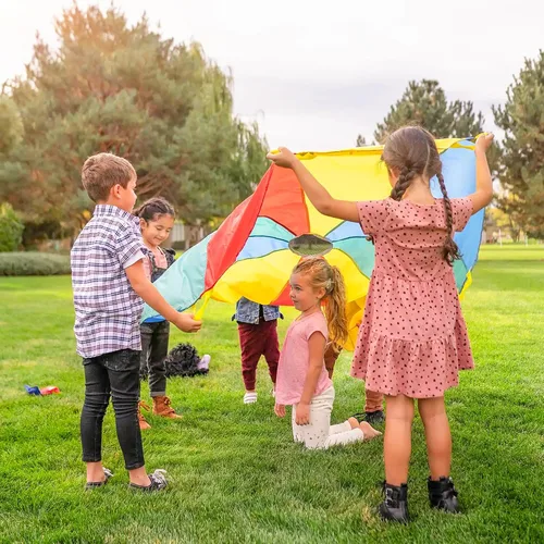 Vista 2 de NARMAY Paracaídas de juego para niños, paracaídas arcoíris de 6 pies con 8 asas, juguete de juego de grupo cooperativo para juegos en interiores
