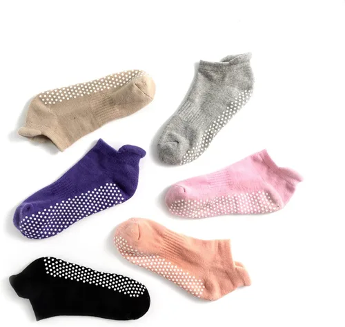 Vista 4 de Calcetines de agarre para mujer, pilates, yoga, calcetines de hospital antideslizantes con pinzas para mujer, calcetines adhesivos con cojín