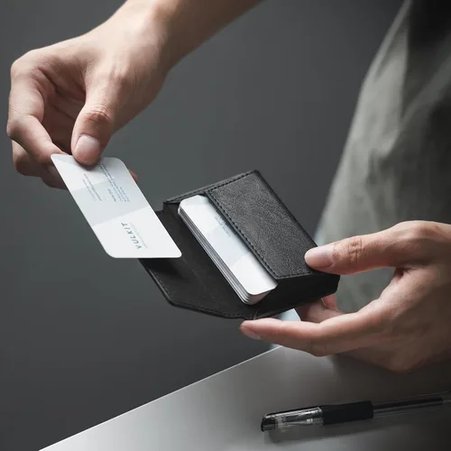 Vista 6 de VULKIT Funda de cuero para tarjetas de visita para hombre, delgada, con bolsillo, tarjetero para tarjetas de presentación, con capacidad para 20