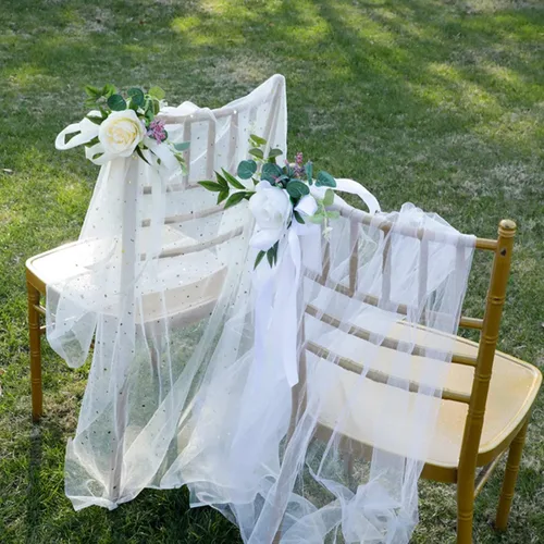 Vista 7 de FQQWEE - 6 piezas de decoración para sillas de pasillo de boda, rosas blancas, flores de respaldo de silla de boda con hojas y cintas, silla