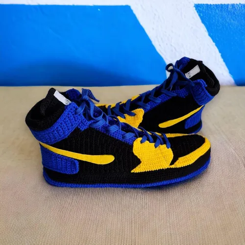Vista 4 de Byseay - Zapatillas deportivas de ganchillo hechas a mano, calzado unisex de punto personalizado, zapatos Jordan para interiores retro acogedores