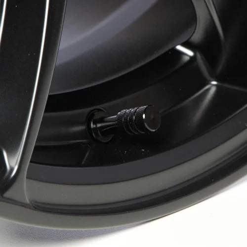 Vista 4 de Circuit Performance Tapones de válvula de aluminio negro serie VC1 (8 piezas)