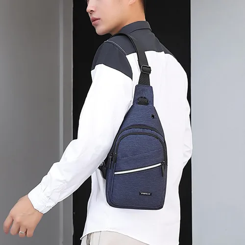 Vista 2 de Bolso bandolera para el pecho, hombro resistente al agua, bolso de viaje con una correa para hombres, mujeres y niños con agujero para auriculares