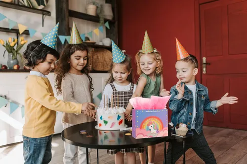 Vista 4 de jabberwpacking Bolsas de regalo grandes de 12.6 pulgadas con papel de seda para niñas, bolsa de regalo de cumpleaños de unicornio rosa
