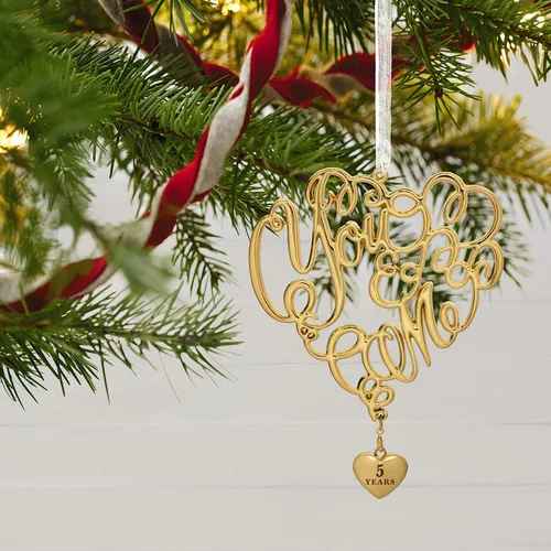 Vista 6 de Hallmark Keepsake Adorno de Navidad 2019 Nuestro Nuestro Aniversario, You and Me, Metal